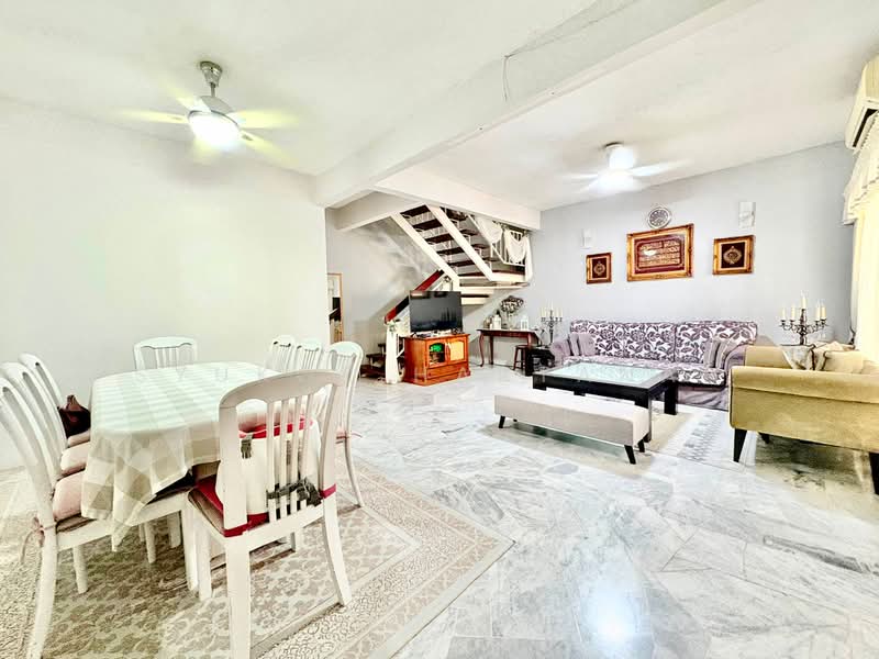 2-storey Terraced House for Sale in Petaling Jaya (Selangor) - Syukor Hartanah - Living Room - PropertyGuru.com.my
