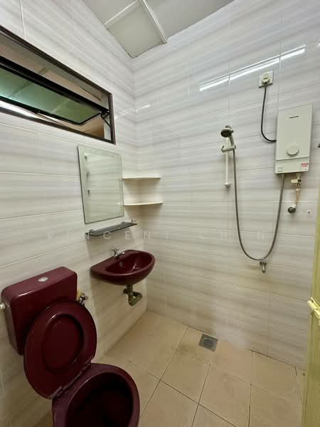 Rumah Teres 2 Tingkat untuk Dijual di Taman Kledang (Menglembu) - Vincent Chin - Bathroom - PropertyGuru.com.my