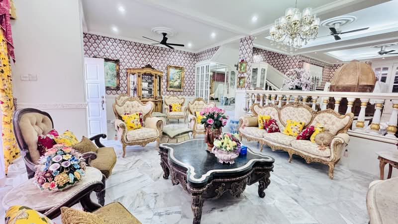 Semi-Detached House for Sale in Taman Universiti Indah (Seri Kembangan) - Kow Tze Fui - Living Room - PropertyGuru.com.my