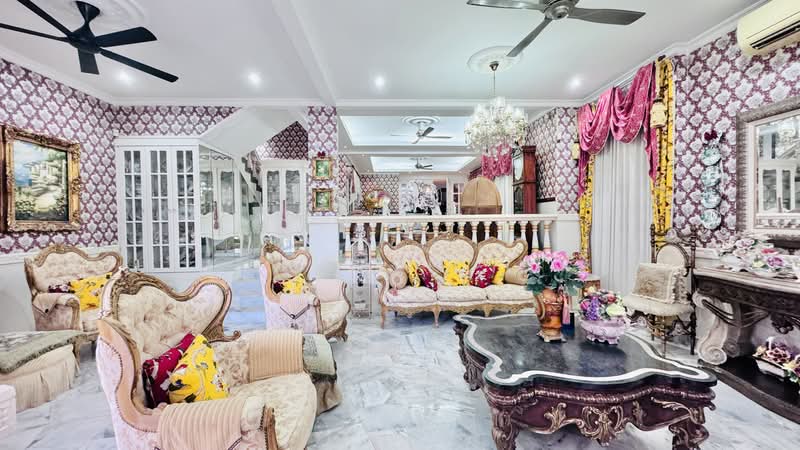 Semi-Detached House for Sale in Taman Universiti Indah (Seri Kembangan) - Kow Tze Fui - Living Room - PropertyGuru.com.my