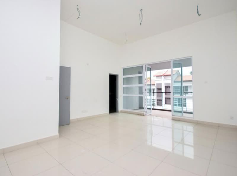 Rumah Teres 2.5 Tingkat untuk Dijual di Taman Equine (Seri Kembangan) - Danny Lee - Living Room - PropertyGuru.com.my