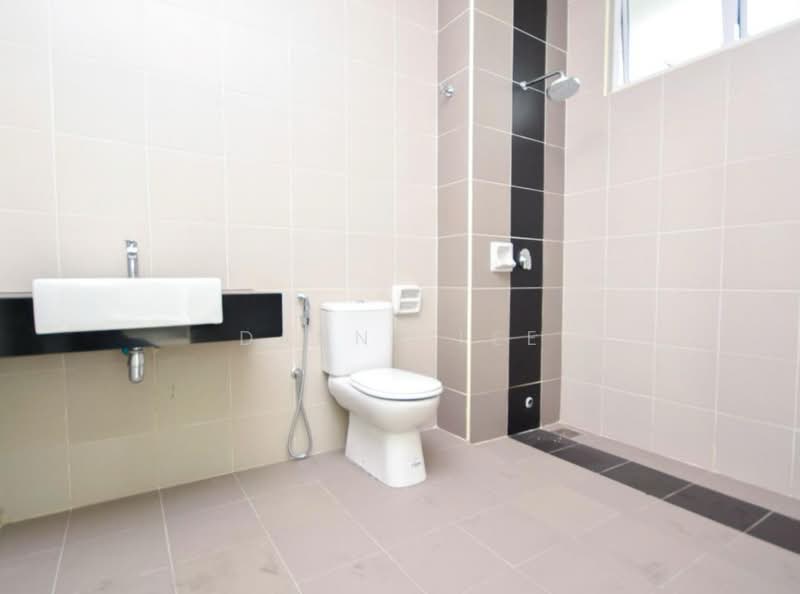 Rumah Teres 2.5 Tingkat untuk Dijual di Taman Equine (Seri Kembangan) - Danny Lee - Bathroom - PropertyGuru.com.my