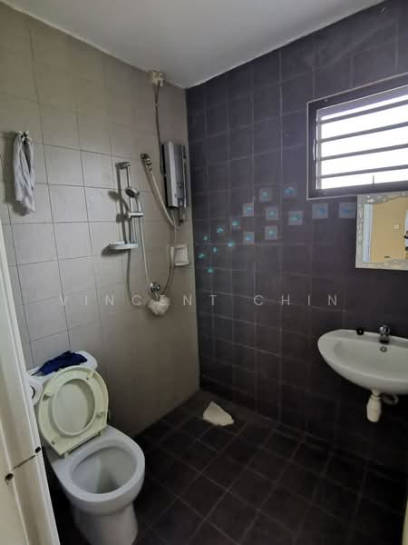 Rumah Berkembar untuk Disewa di Simpang Pulai (Perak) - Vincent Chin - Bathroom - PropertyGuru.com.my