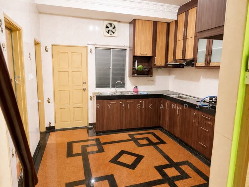 Rumah Teres 1 Tingkat untuk Dijual di Seksyen U6 (Shah Alam) - Shaziery Iskandar - Kitchen - PropertyGuru.com.my