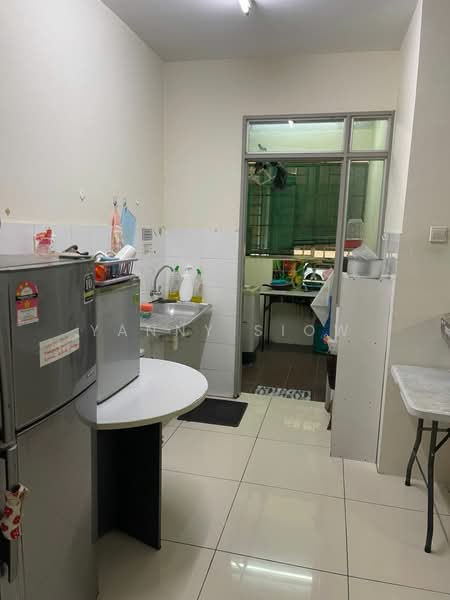 Kondominium untuk Dijual di Platinum Lake PV 20 - Yanny Siow - Kitchen - PropertyGuru.com.my
