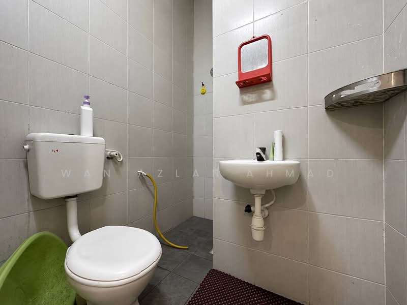 1-storey Terraced House for Sale in Seksyen 30 (Shah Alam) - Wan Azlan Ahmad - PropertyGuru.com.my