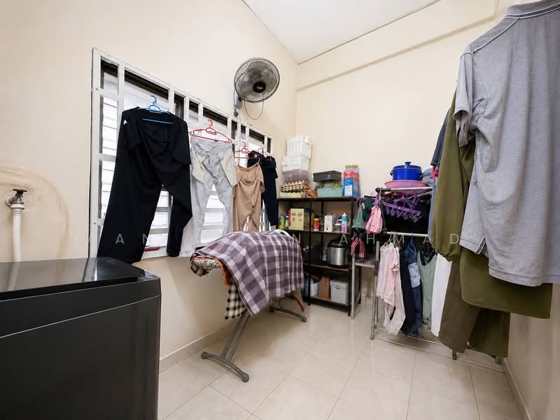 1-storey Terraced House for Sale in Seksyen 30 (Shah Alam) - Wan Azlan Ahmad - PropertyGuru.com.my