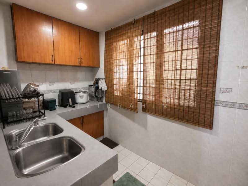 Condominium for Sale at Cyber Heights Villa - Azizirrahim . - Kitchen - PropertyGuru.com.my