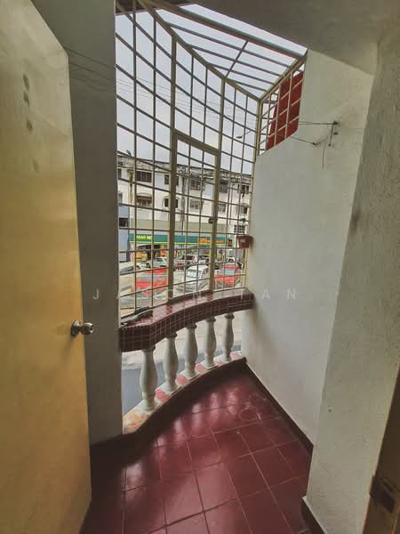 Pangsapuri untuk Dijual di Pandan Terrace Apartment - Jason Tan - Balcony - PropertyGuru.com.my