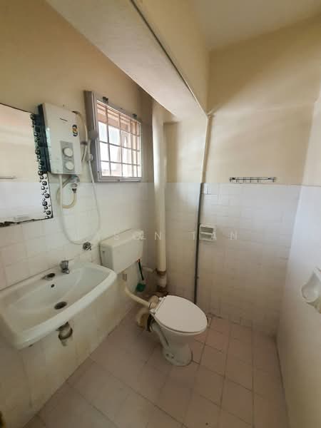 Pangsapuri untuk Dijual di Pandan Terrace Apartment - Jason Tan - Bathroom - PropertyGuru.com.my