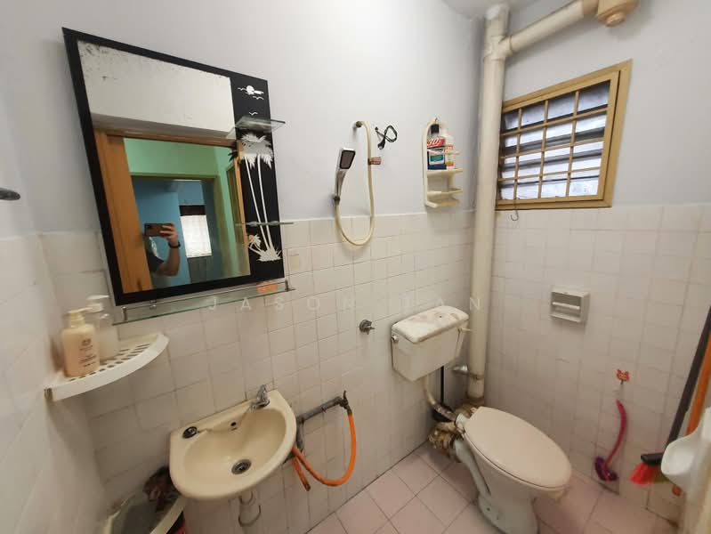 Pangsapuri untuk Dijual di Pandan Terrace Apartment - Jason Tan - Bathroom - PropertyGuru.com.my
