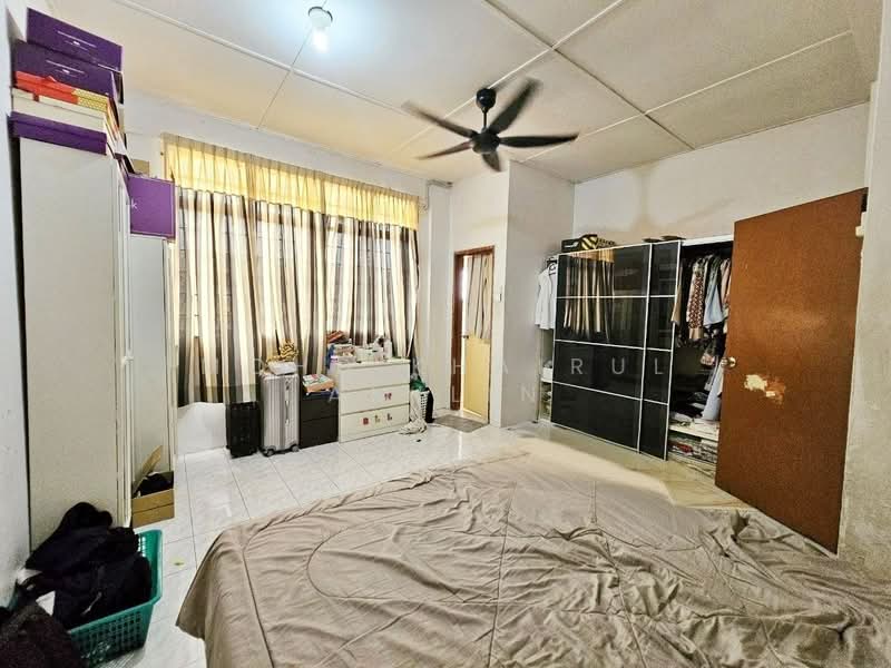 Rumah Teres 2 Tingkat untuk Dijual di Bandar Saujana Putra (Tanjong Duabelas) - Mohd Khairul Amilin - Bedroom - PropertyGuru.com.my