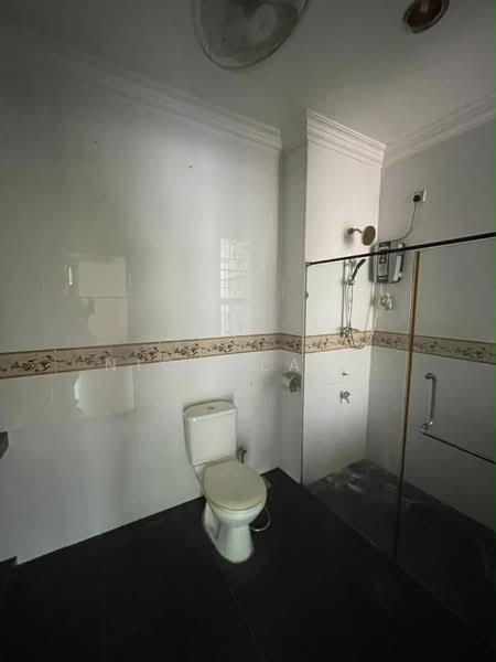 2-storey Terraced House for Sale in Taman Impian Emas (Skudai) - Nicholas . - Bathroom - PropertyGuru.com.my