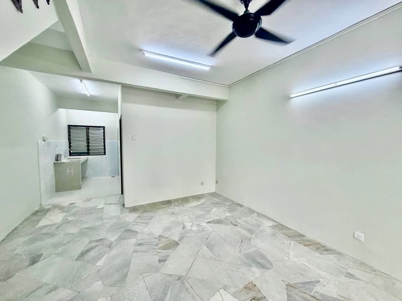 Rumah Teres 2 Tingkat untuk Disewa di Batu Caves (Selangor) - Shaziery Iskandar - Kitchen - PropertyGuru.com.my
