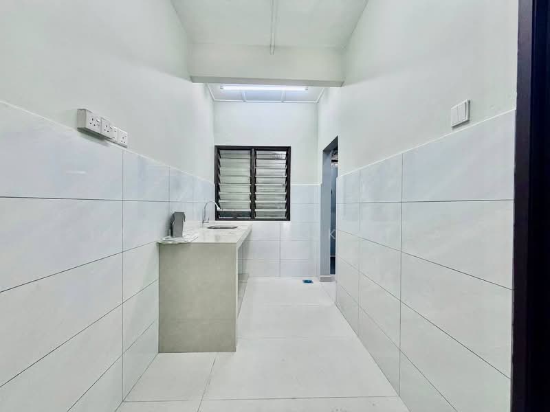 Rumah Teres 2 Tingkat untuk Disewa di Batu Caves (Selangor) - Shaziery Iskandar - Kitchen - PropertyGuru.com.my