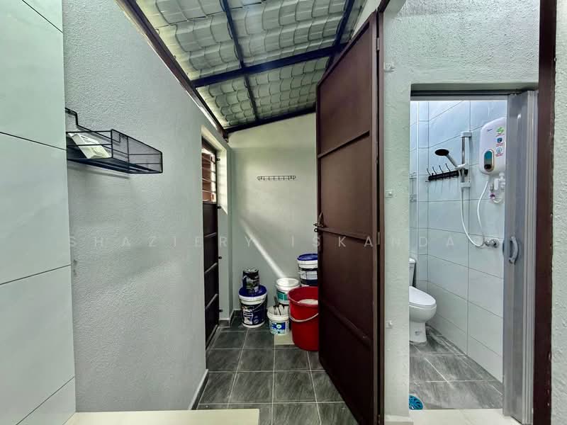 Rumah Teres 2 Tingkat untuk Disewa di Batu Caves (Selangor) - Shaziery Iskandar - Bathroom - PropertyGuru.com.my