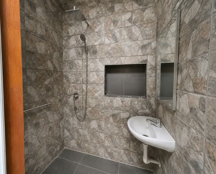 1-storey Terraced House for Sale in Taman Jelutong (Jelutong) - Qyan Goh - Bathroom - PropertyGuru.com.my