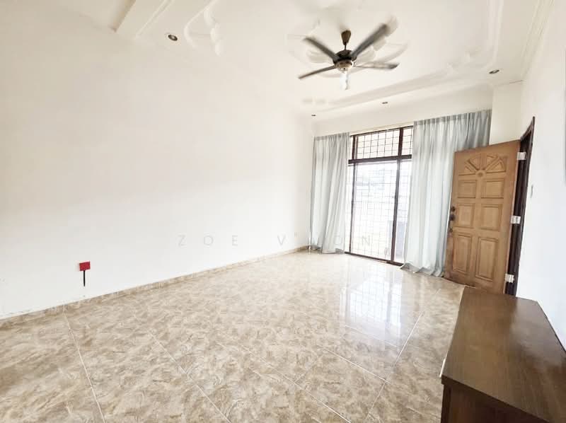 2-storey Terraced House for Sale in Taman Johor Jaya (Johor Bahru) - Zoe Voon - Living Room - PropertyGuru.com.my