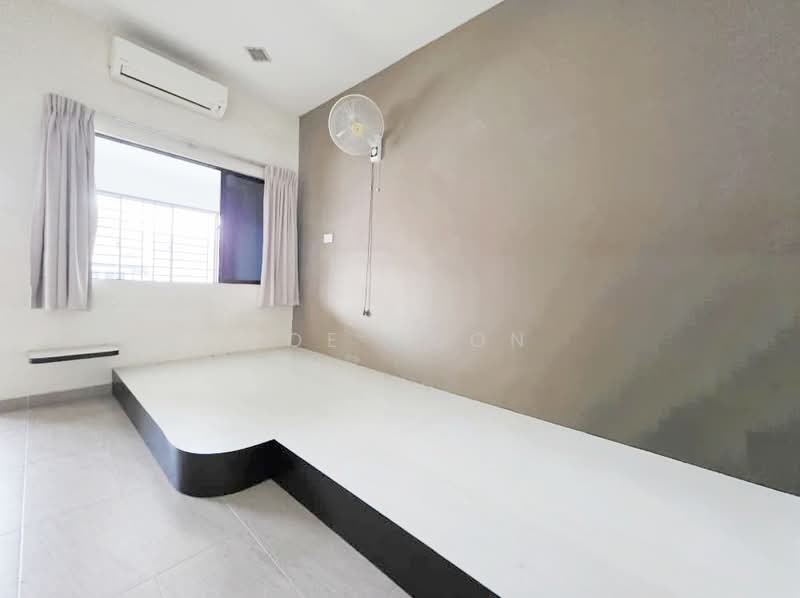 2-storey Terraced House for Sale in Taman Johor Jaya (Johor Bahru) - Zoe Voon - Bedroom - PropertyGuru.com.my
