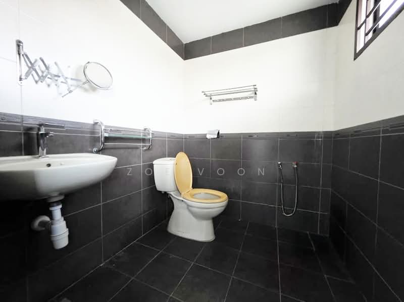 2-storey Terraced House for Sale in Taman Johor Jaya (Johor Bahru) - Zoe Voon - Bathroom - PropertyGuru.com.my