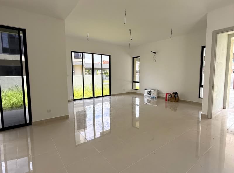 Rumah Berkembar untuk Dijual di Bandar Kinrara Seksyen 8 (Bandar Kinrara) - Danny Lee - Living Room - PropertyGuru.com.my