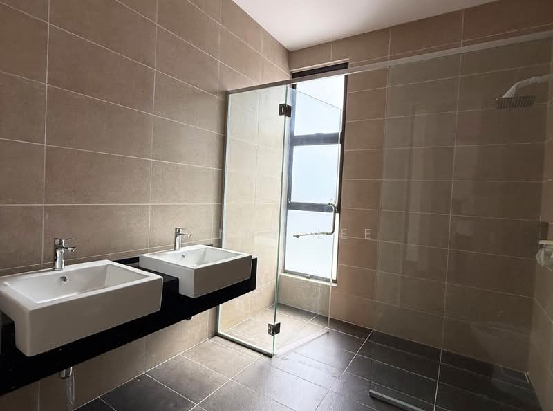 Rumah Berkembar untuk Dijual di Bandar Kinrara Seksyen 8 (Bandar Kinrara) - Danny Lee - Bathroom - PropertyGuru.com.my