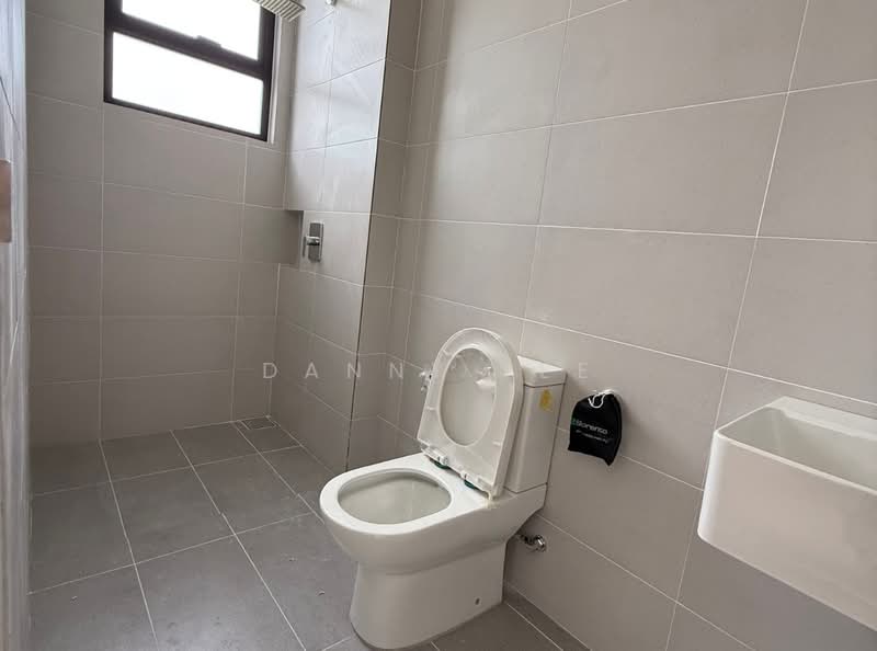 Rumah Berkembar untuk Dijual di Bandar Kinrara Seksyen 8 (Bandar Kinrara) - Danny Lee - Bathroom - PropertyGuru.com.my