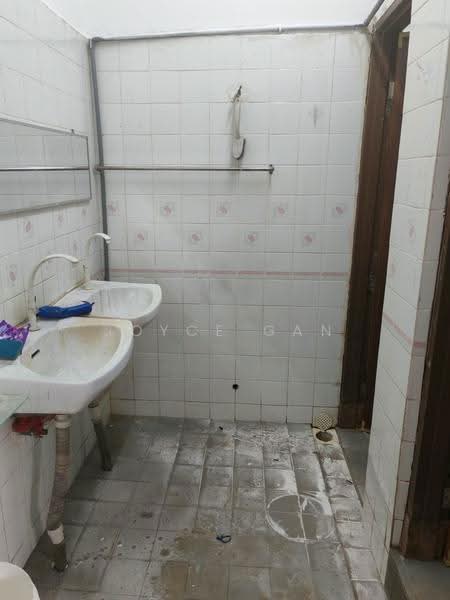 Factory for Rent in Taman Mount Austin (Tebrau) - Joyce Gan - Bathroom - PropertyGuru.com.my