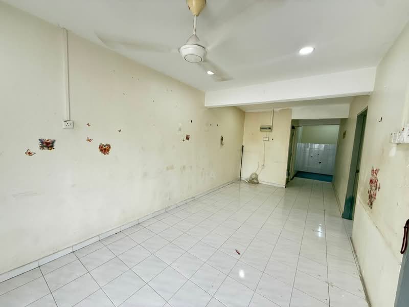Pangsapuri untuk Dijual di Kota Laksamana Utama - Ramona Tan - Living Room - PropertyGuru.com.my