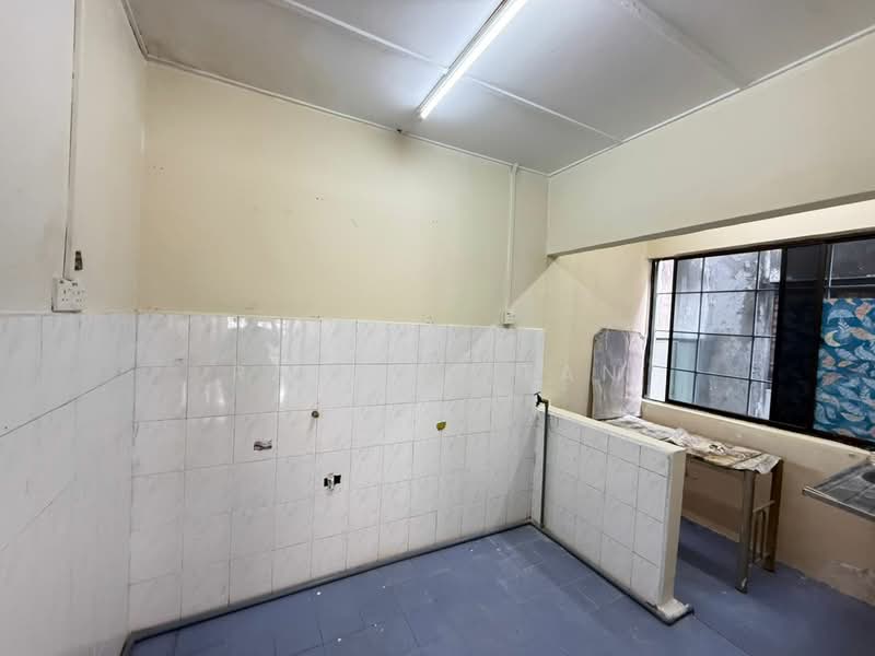 Pangsapuri untuk Dijual di Kota Laksamana Utama - Ramona Tan - Kitchen - PropertyGuru.com.my