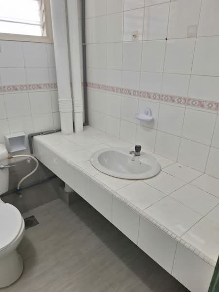 Pangsapuri untuk Disewa di Menara Pelangi - Kelly Kok - Bathroom - PropertyGuru.com.my