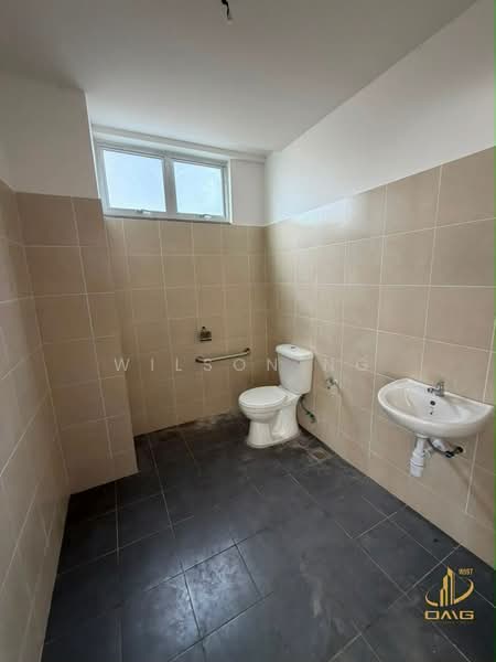 Kilang untuk Dijual di Telok Panglima Garang (Selangor) - Wilson Ng - Bathroom - PropertyGuru.com.my