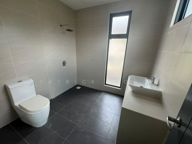 Bungalow for Sale in Taman Puncak Perdana (Shah Alam) - Patrick Leong - Bathroom - PropertyGuru.com.my
