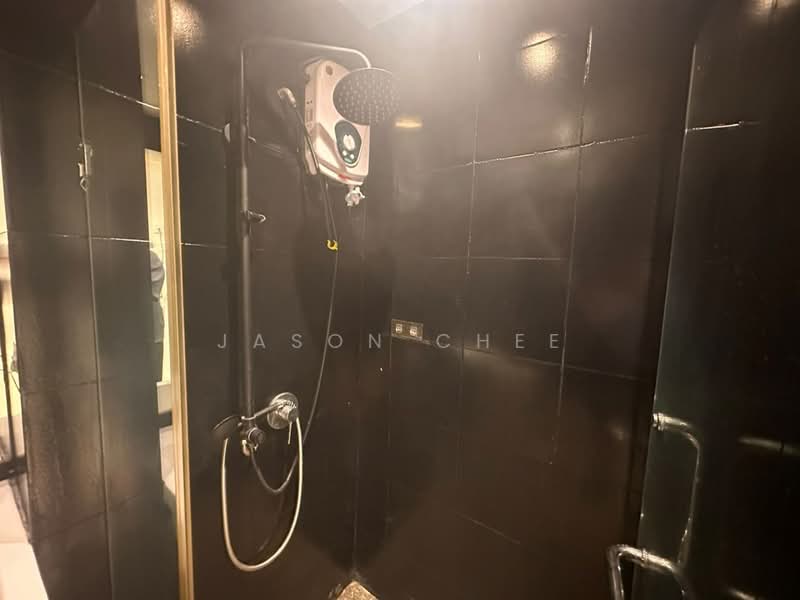 Servis Apartment untuk Disewa di Centrestage Designer Suite - Jason Chee - Bathroom - PropertyGuru.com.my