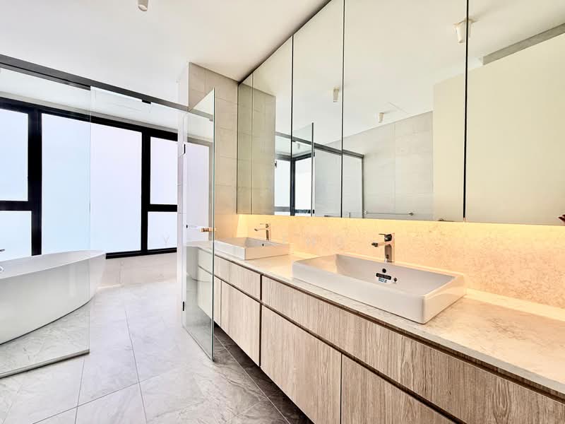 Servis Apartment untuk Disewa di Jendela Residensi - Yin Peng . - Master Bathroom - PropertyGuru.com.my
