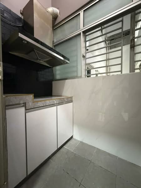 Pangsapuri untuk Disewa di Gapura Bayu - Syazue Wanie - Kitchen - PropertyGuru.com.my