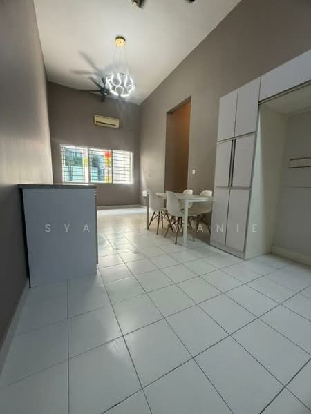 Pangsapuri untuk Disewa di Gapura Bayu - Syazue Wanie - Dining Room - PropertyGuru.com.my