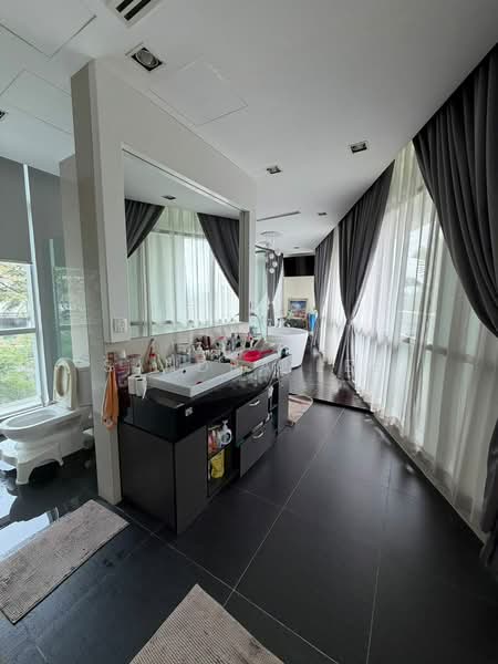 Kondominium untuk Dijual di Desa Eight - Sandra Lee - Bathroom - PropertyGuru.com.my