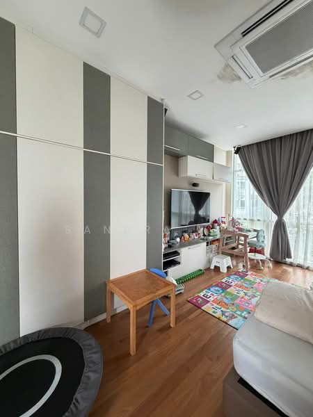 Kondominium untuk Dijual di Desa Eight - Sandra Lee - Living Room - PropertyGuru.com.my