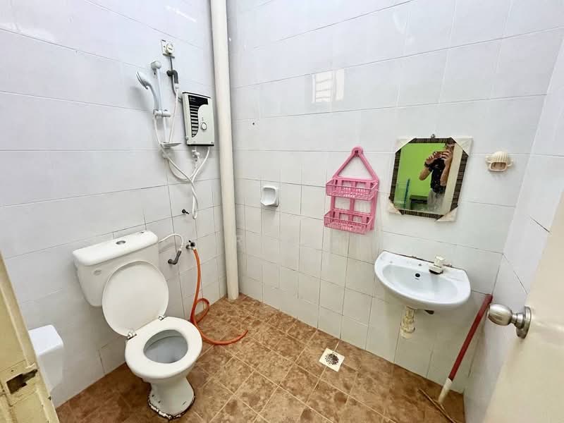 1-storey Terraced House for Sale in Taman Mount Austin (Tebrau) - Amir Raziq - Bathroom - PropertyGuru.com.my