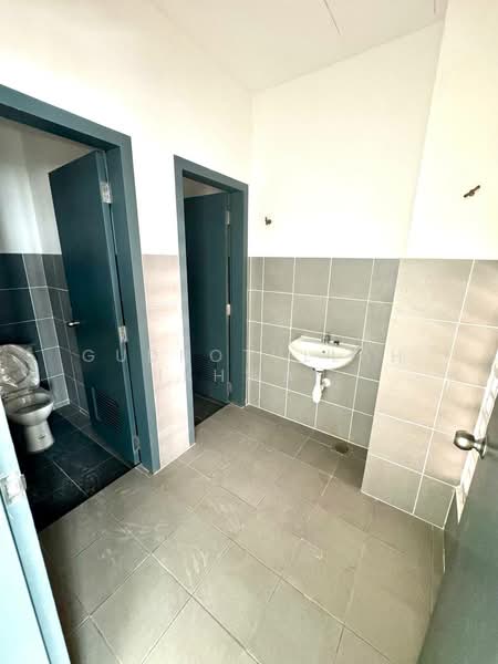 Shop / Office for Rent in Bandar Seri Putra (Bangi) - Gudrotullah Ikhwan - Bathroom - PropertyGuru.com.my