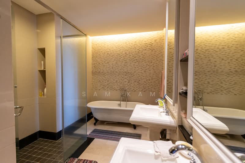 Kondominium untuk Dijual di Quayside Seafront Resort Condominiums - Sam Kam - Bathroom - PropertyGuru.com.my