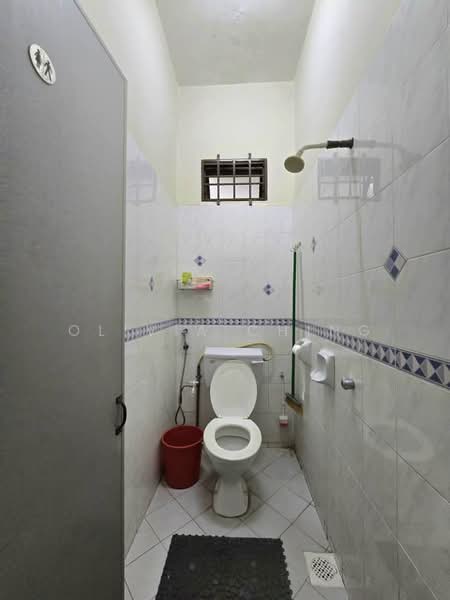 2-storey Terraced House for Sale in Taman Mount Austin (Tebrau) - Olivia Ching - Bathroom - PropertyGuru.com.my