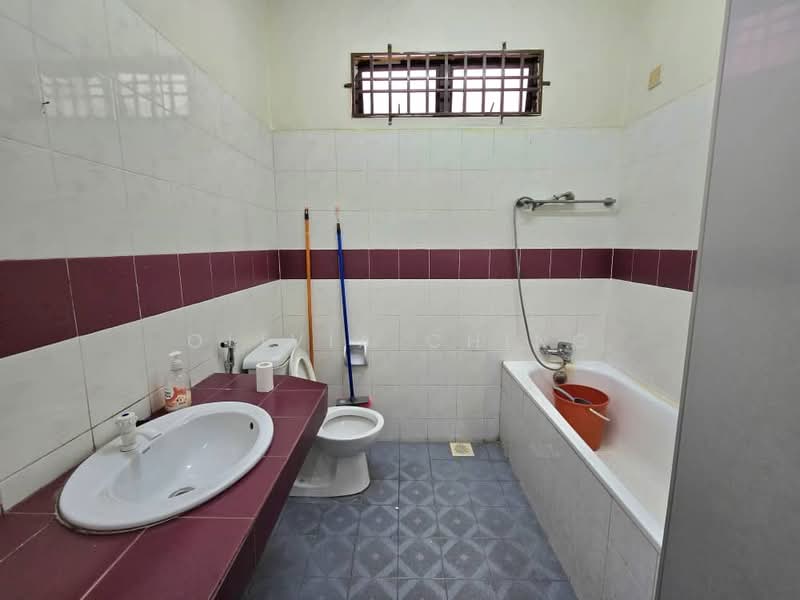 2-storey Terraced House for Sale in Taman Mount Austin (Tebrau) - Olivia Ching - Bathroom - PropertyGuru.com.my
