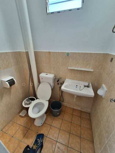 Rumah Flat untuk Dijual di Taman Pantai Bersih - Boon Haw Ooi - Bathroom - PropertyGuru.com.my