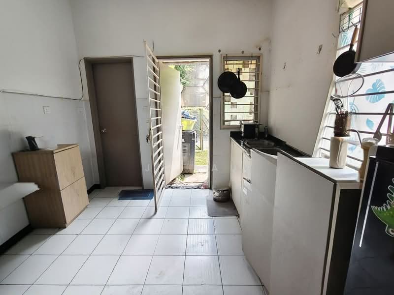 2-storey Terraced House for Rent in Bandar Kinrara Seksyen 1 (Bandar Kinrara) - JK Lau - Kitchen - PropertyGuru.com.my