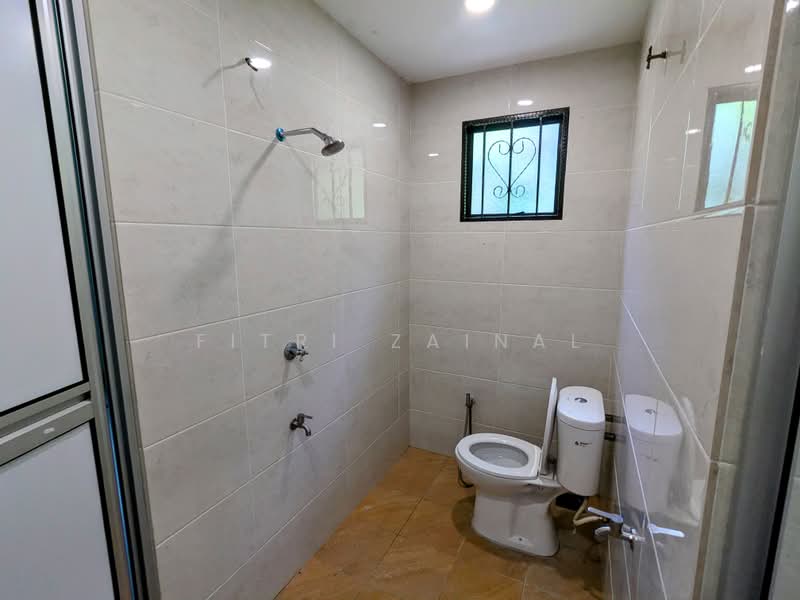 Agricultural Land for Sale in Kampung Baru Sungai Makau (Hulu Langat) - Fitri Zainal - Bathroom - PropertyGuru.com.my