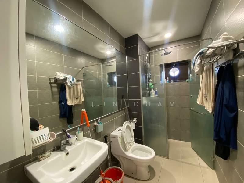 Kondominium untuk Dijual di The Henge - Yi Jun Cham - Bathroom - PropertyGuru.com.my