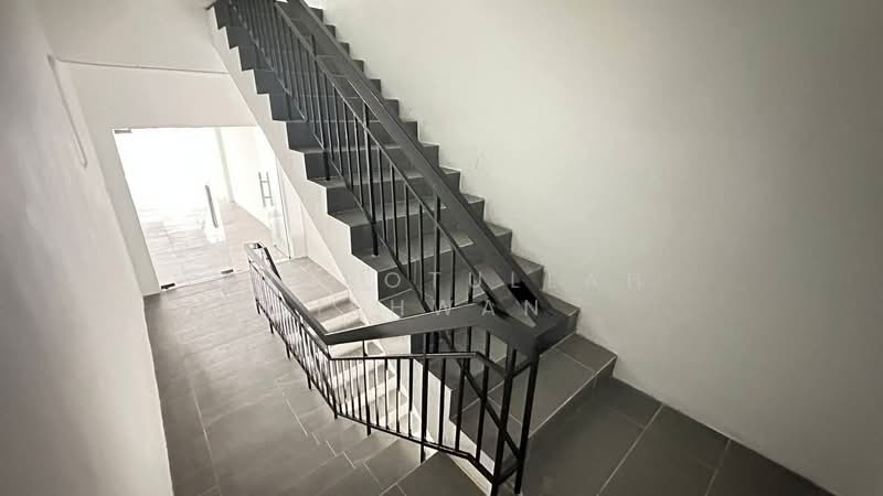 Shop / Office for Rent in Taman Sri Serdang (Seri Kembangan) - Gudrotullah Ikhwan - Corridor - PropertyGuru.com.my