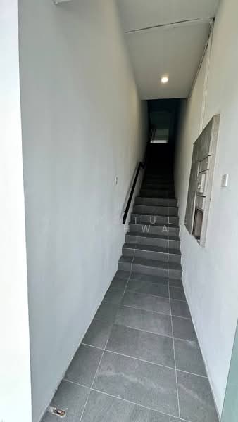 Shop / Office for Rent in Taman Sri Serdang (Seri Kembangan) - Gudrotullah Ikhwan - Corridor - PropertyGuru.com.my